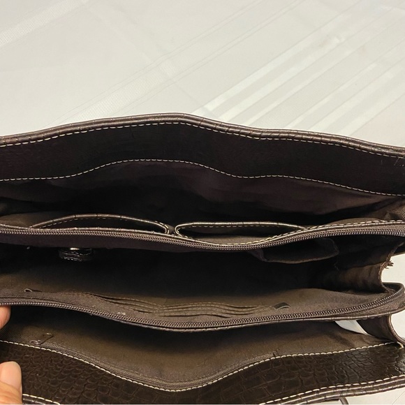 Brown Crocodile Print Womens Tote double zipper opening & multiple pockets - Picture 5 of 10